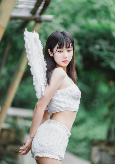 泳池里强摁做开腿啊_4K免费在线观看