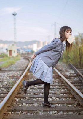 找个老年女伴去旅游_4K迅雷电影在线