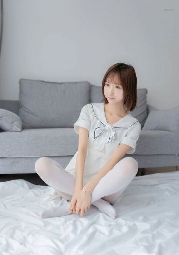 男女亲吻从客厅到卧室视频_国产剧高清完整版播放